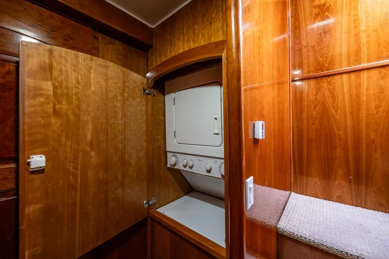 Slide: The Image of Navigator 61 Pilothouse 2001 - 34