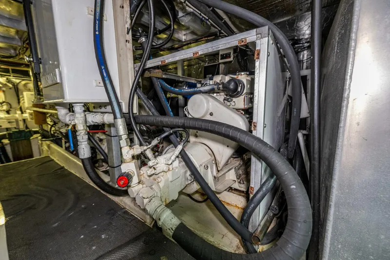 Slide: The Image of Navigator 61 Pilothouse 2001 - 39