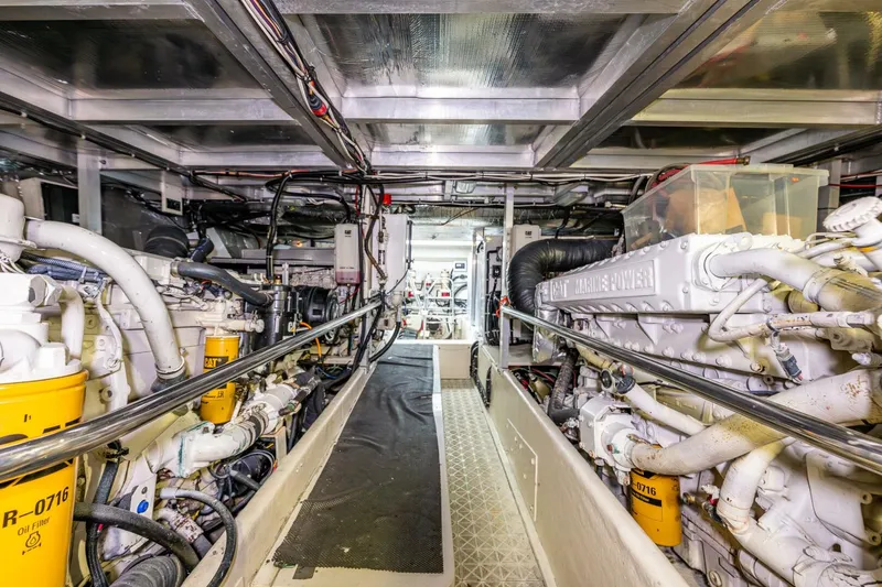 Slide: The Image of Navigator 61 Pilothouse 2001 - 40