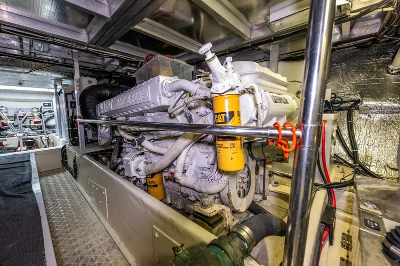Slide: The Image of Navigator 61 Pilothouse 2001 - 41