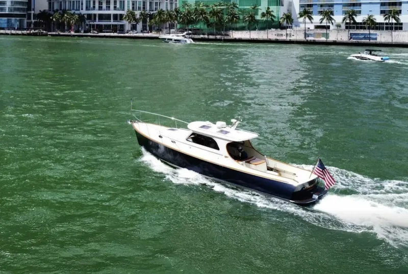 The Image of Hinckley Yachts 36 Picnic Boat EP 2003 - 0