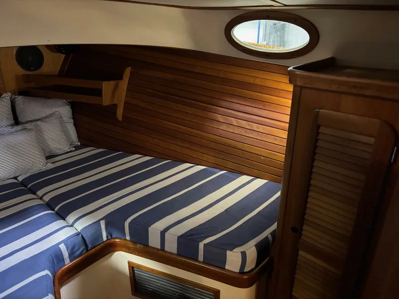 Slide: The Image of Hinckley Yachts 36 Picnic Boat EP 2003 - 12
