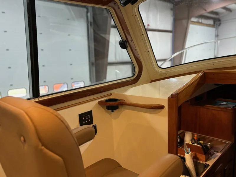 Slide: The Image of Hinckley Yachts 36 Picnic Boat EP 2003 - 7