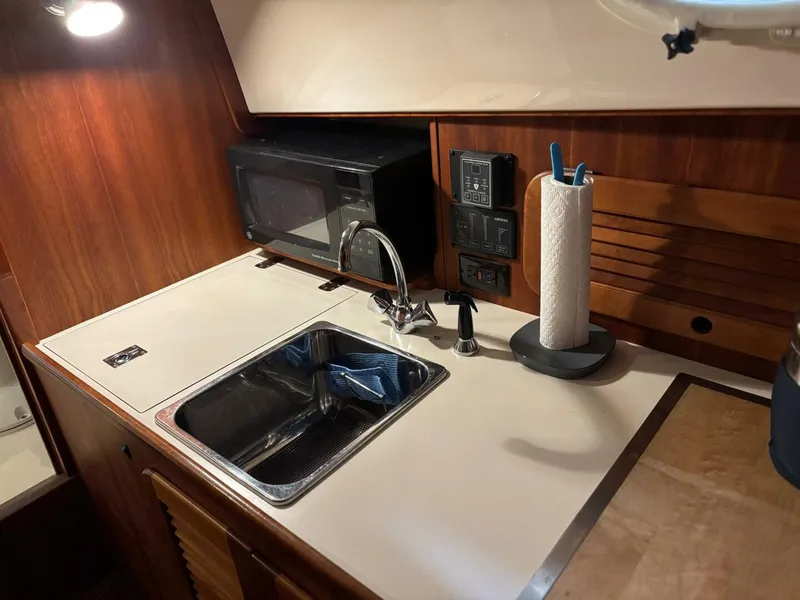 Slide: The Image of Hinckley Yachts 36 Picnic Boat EP 2003 - 8