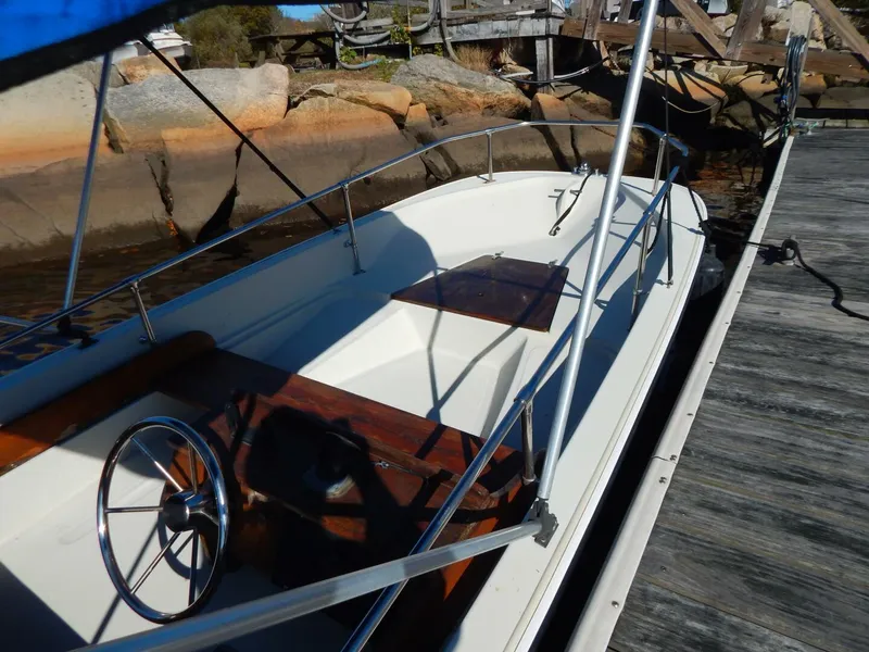Slide: The Image of Boston Whaler 15 Sport 1984 - 5