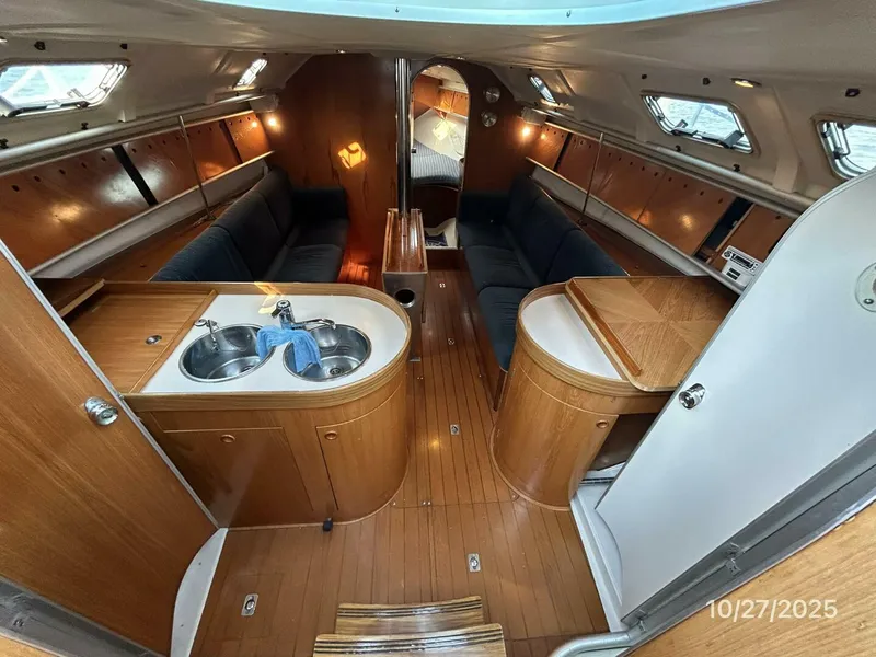 Slide: The Image of Beneteau 38s5 1992 - 30