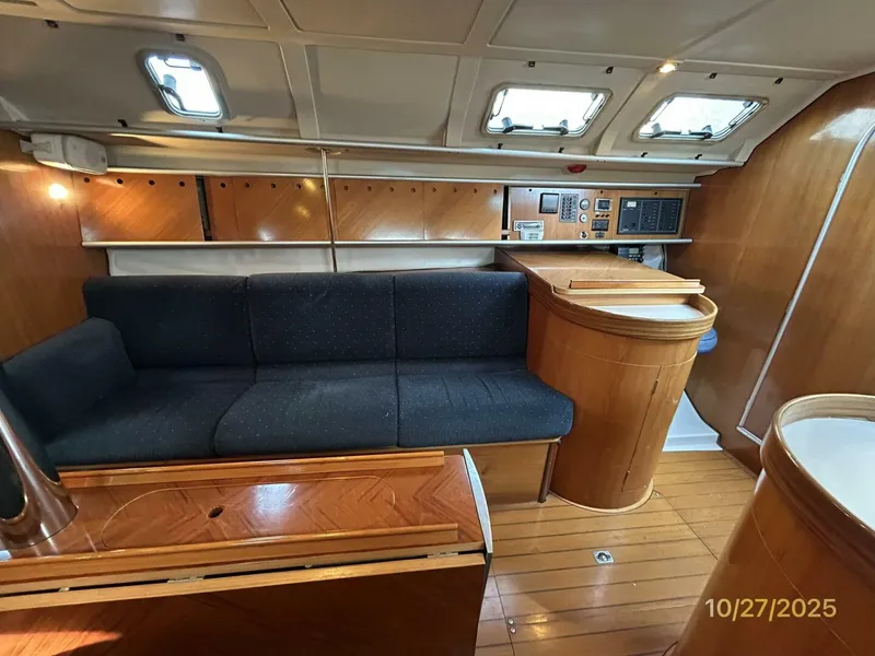 Slide: The Image of Beneteau 38s5 1992 - 33