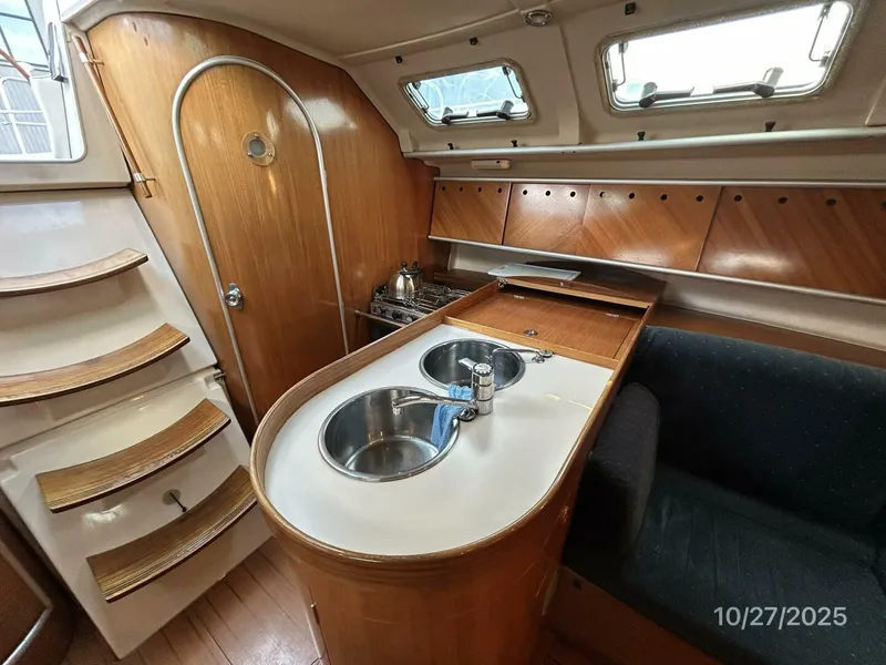 Slide: The Image of Beneteau 38s5 1992 - 39