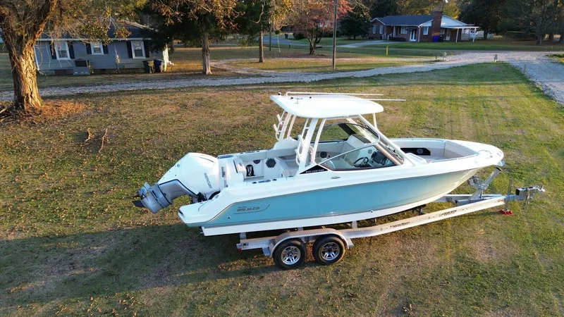 Slide: The Image of Boston Whaler 240 Vantage 2023 - 17