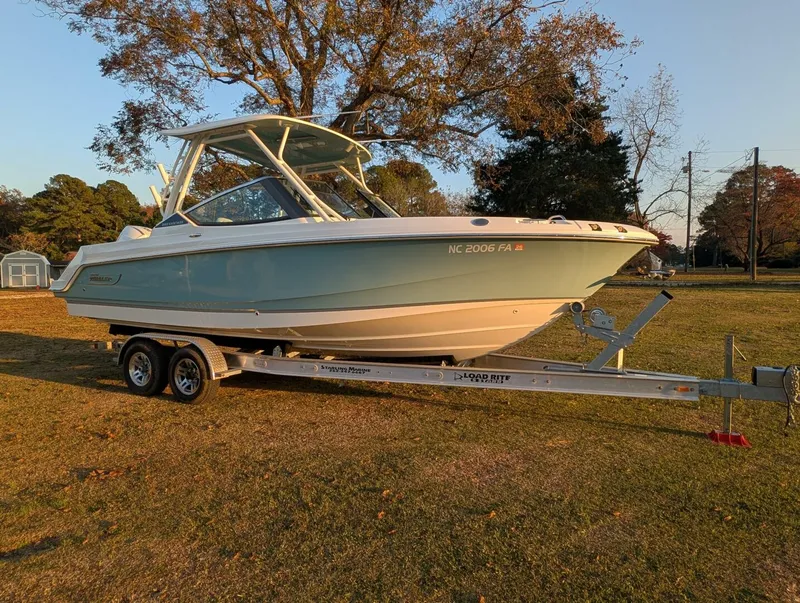 Slide: The Image of Boston Whaler 240 Vantage 2023 - 20