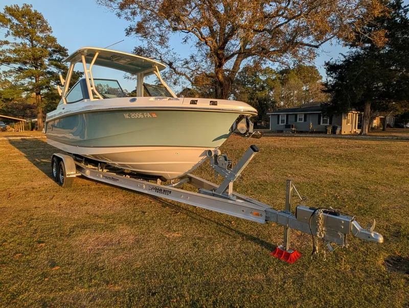 Slide: The Image of Boston Whaler 240 Vantage 2023 - 22