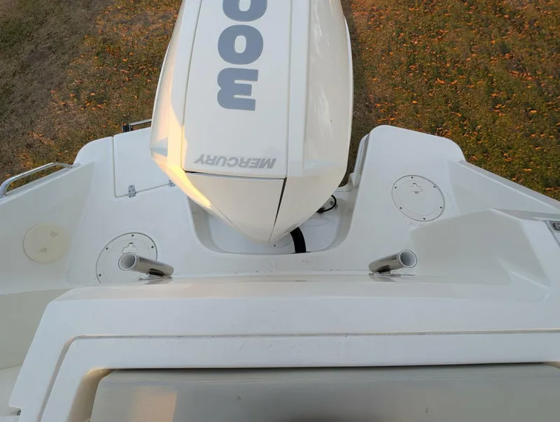 Slide: The Image of Boston Whaler 240 Vantage 2023 - 24