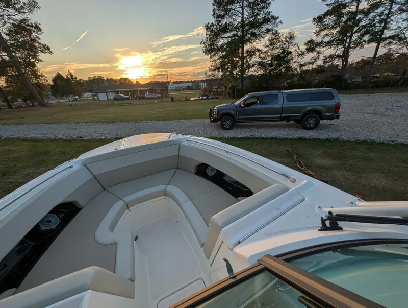 Slide: The Image of Boston Whaler 240 Vantage 2023 - 30