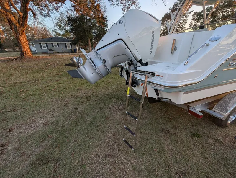 Slide: The Image of Boston Whaler 240 Vantage 2023 - 59