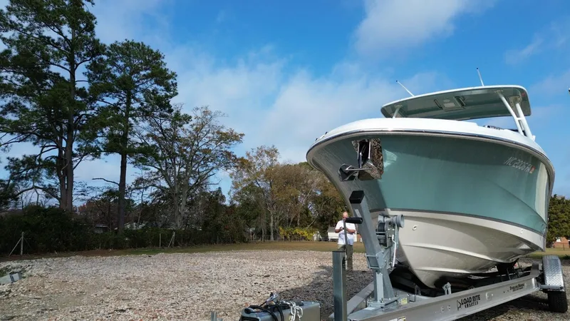 Slide: The Image of Boston Whaler 240 Vantage 2023 - 6