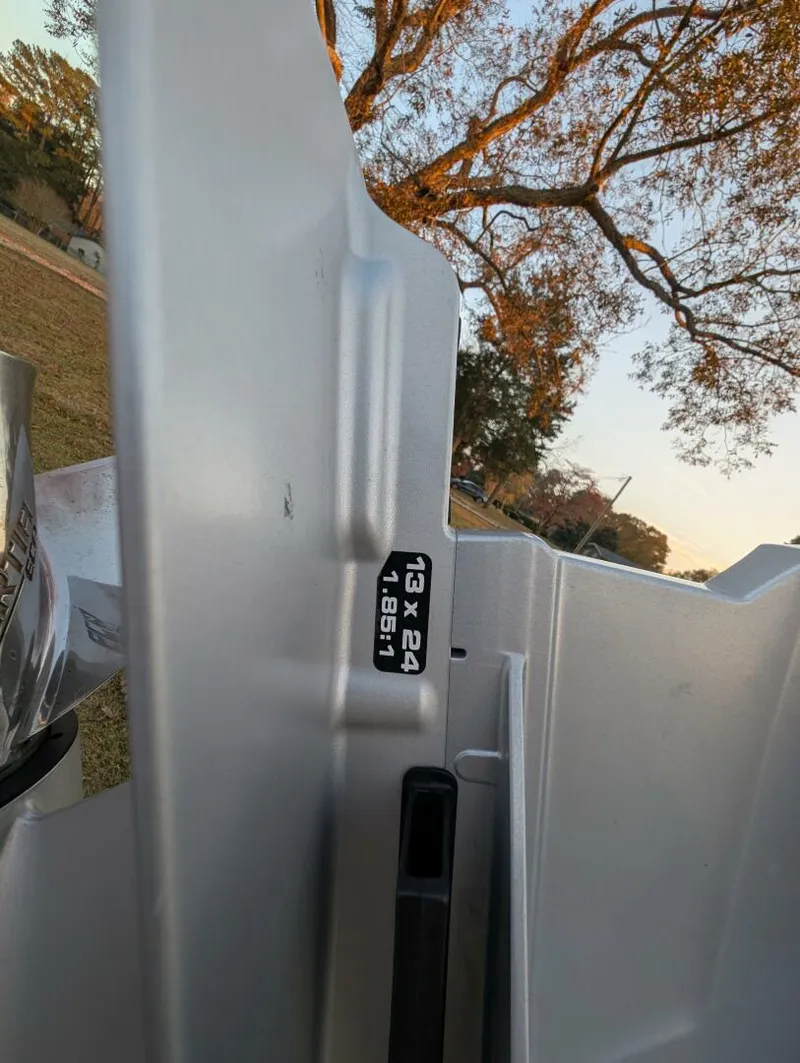 Slide: The Image of Boston Whaler 240 Vantage 2023 - 60