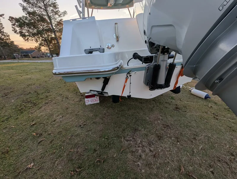 Slide: The Image of Boston Whaler 240 Vantage 2023 - 64