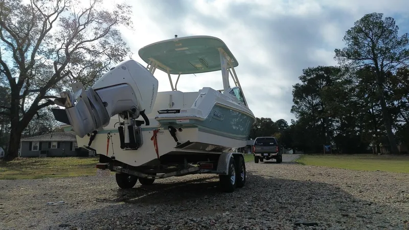 Slide: The Image of Boston Whaler 240 Vantage 2023 - 67