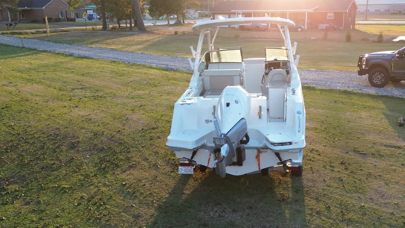 Slide: The Image of Boston Whaler 240 Vantage 2023 - 69