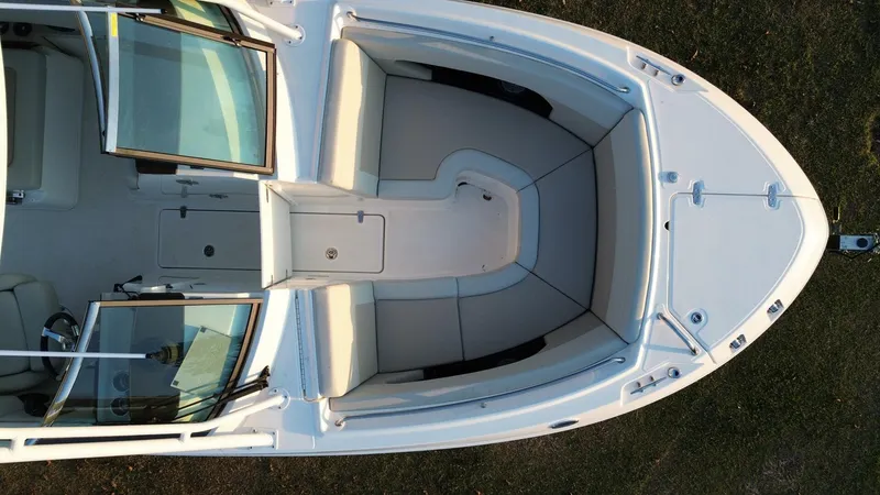 Slide: The Image of Boston Whaler 240 Vantage 2023 - 70