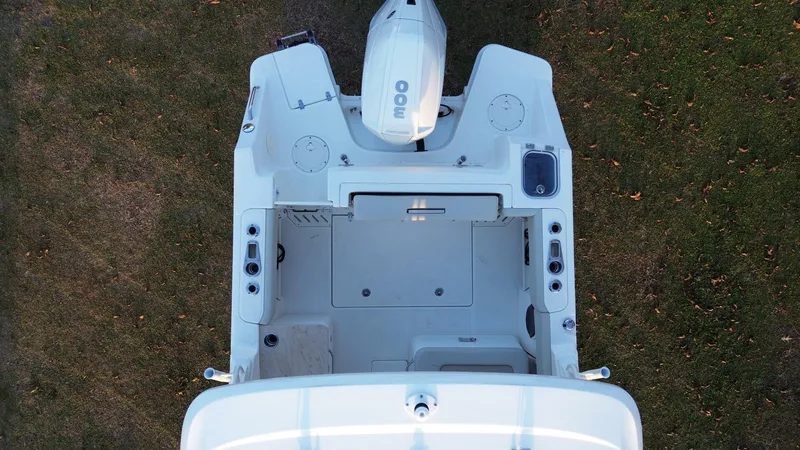 Slide: The Image of Boston Whaler 240 Vantage 2023 - 71