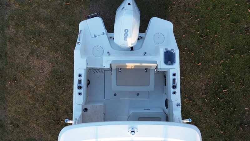Slide: The Image of Boston Whaler 240 Vantage 2023 - 72