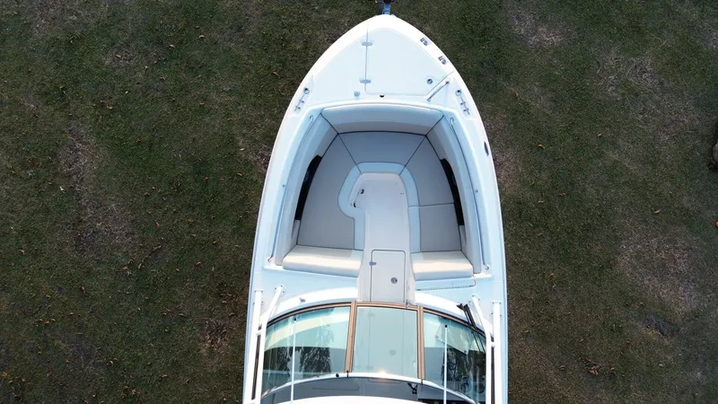Slide: The Image of Boston Whaler 240 Vantage 2023 - 73