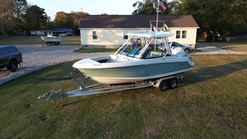Slide: The Image of Boston Whaler 240 Vantage 2023 - 74