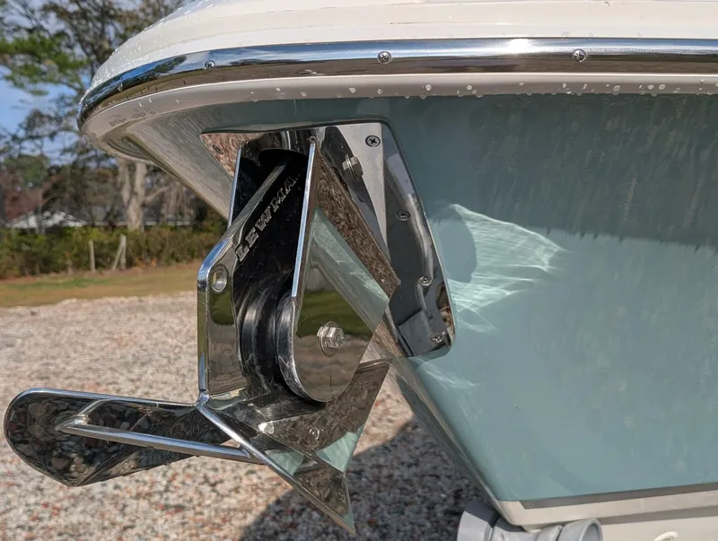 Slide: The Image of Boston Whaler 240 Vantage 2023 - 75