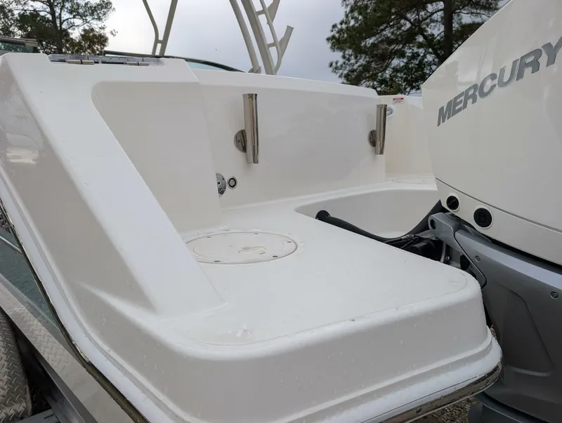 Slide: The Image of Boston Whaler 240 Vantage 2023 - 87