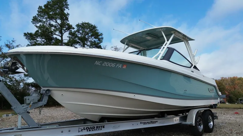 Slide: The Image of Boston Whaler 240 Vantage 2023 - 9