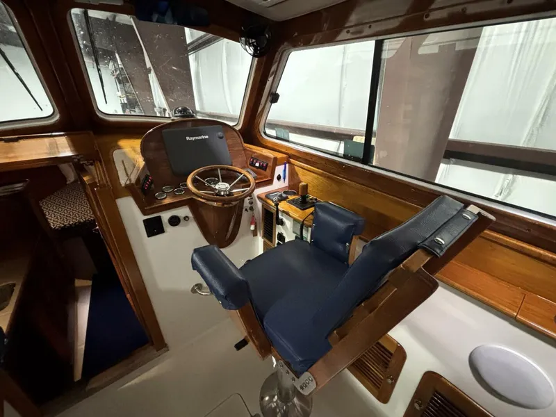 Slide: The Image of Hinckley Yachts 36 Picnic Boat EP 2004 - 5