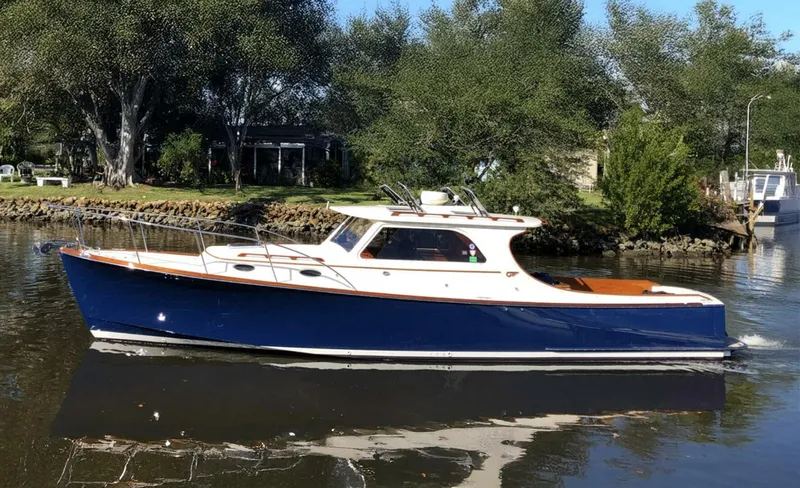 The Image of Hinckley Yachts 36 Picnic Boat EP 2000 - 0