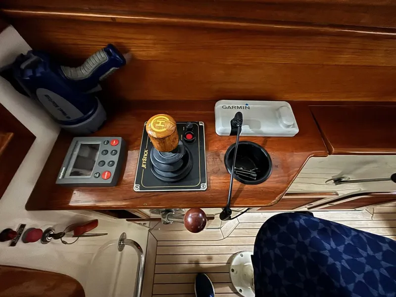 Slide: The Image of Hinckley Yachts 36 Picnic Boat EP 2000 - 4