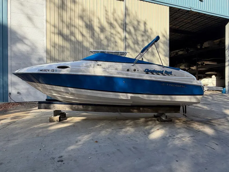 The Image of Regal 2450 Cuddy 2008 - 0