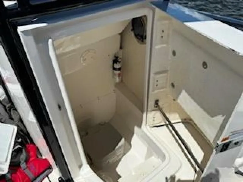 Slide: The Image of Robalo R242 Center Console 2022 - 11