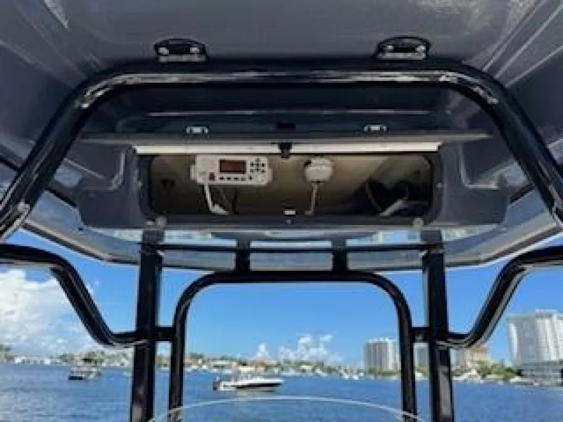 Slide: The Image of Robalo R242 Center Console 2022 - 14