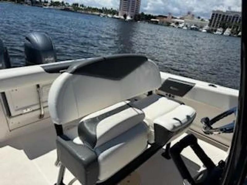 Slide: The Image of Robalo R242 Center Console 2022 - 15