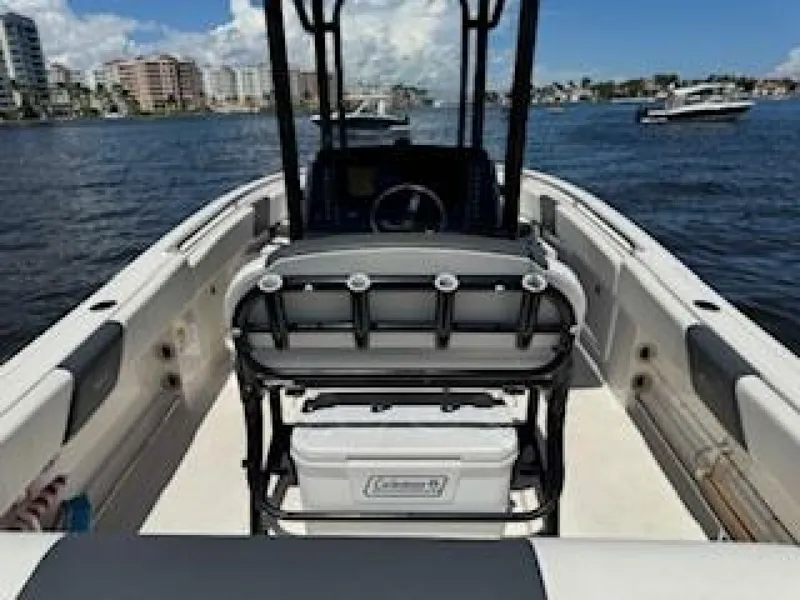 Slide: The Image of Robalo R242 Center Console 2022 - 16