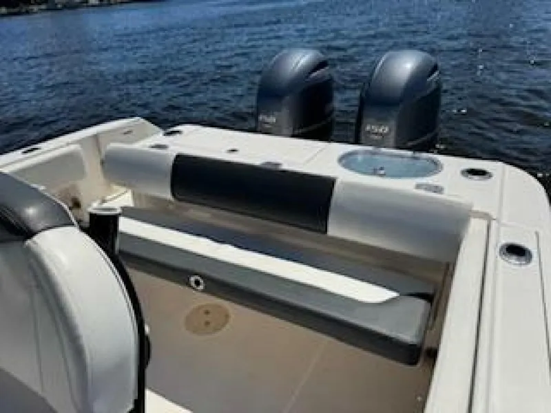 Slide: The Image of Robalo R242 Center Console 2022 - 18