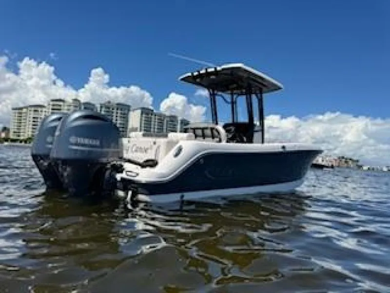 Slide: The Image of Robalo R242 Center Console 2022 - 4