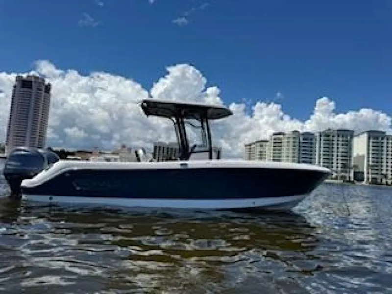 Slide: The Image of Robalo R242 Center Console 2022 - 5