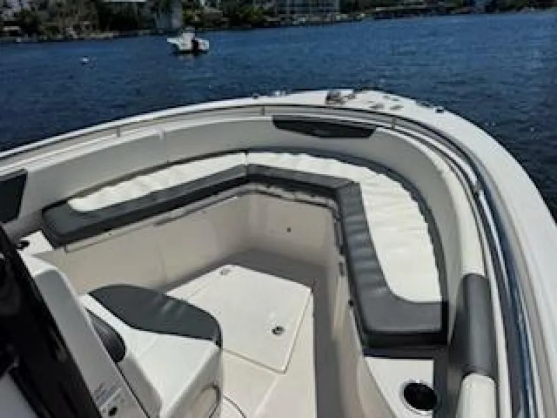 Slide: The Image of Robalo R242 Center Console 2022 - 7