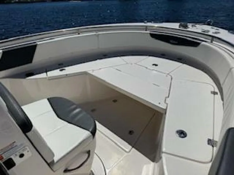 Slide: The Image of Robalo R242 Center Console 2022 - 8