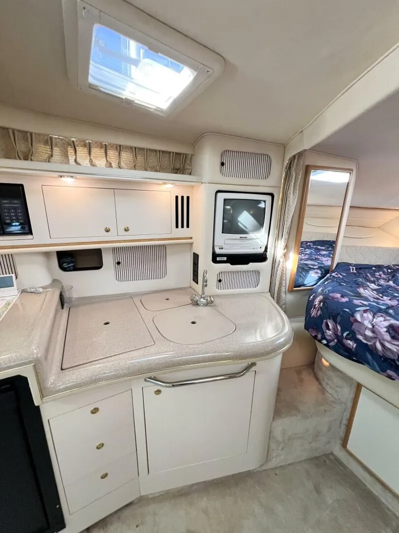 Slide: The Image of Sea Ray 340 Sundancer 2000 - 11