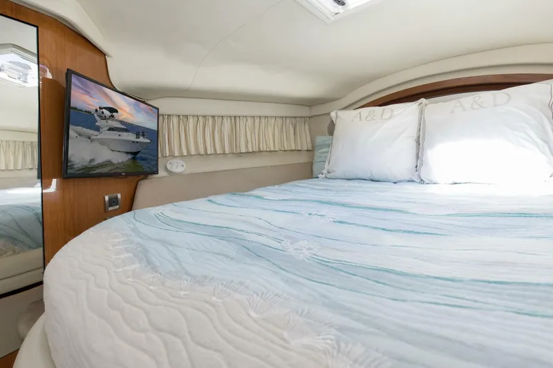 Slide: The Image of Sea Ray 400 Sedan Bridge 2000 - 9