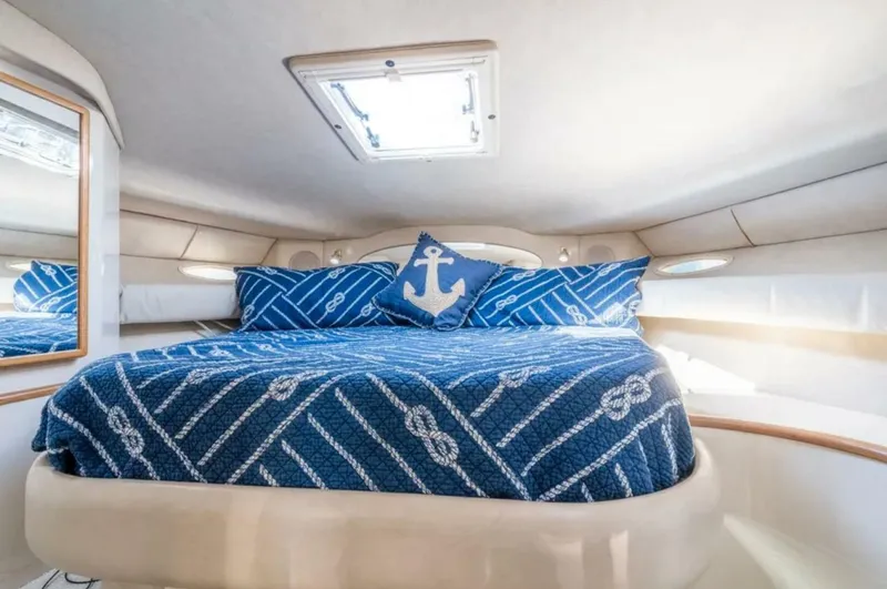 Slide: The Image of Sea Ray 400 Sundancer 1997 - 20