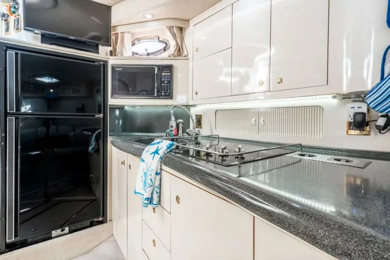 Slide: The Image of Sea Ray 400 Sundancer 1997 - 23
