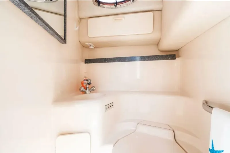 Slide: The Image of Sea Ray 400 Sundancer 1997 - 29