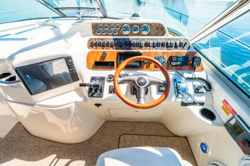 Slide: The Image of Sea Ray 400 Sundancer 1997 - 33